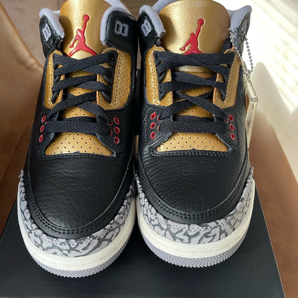 Women’s Air Jordan Retro 3 - Picture 3 of 7